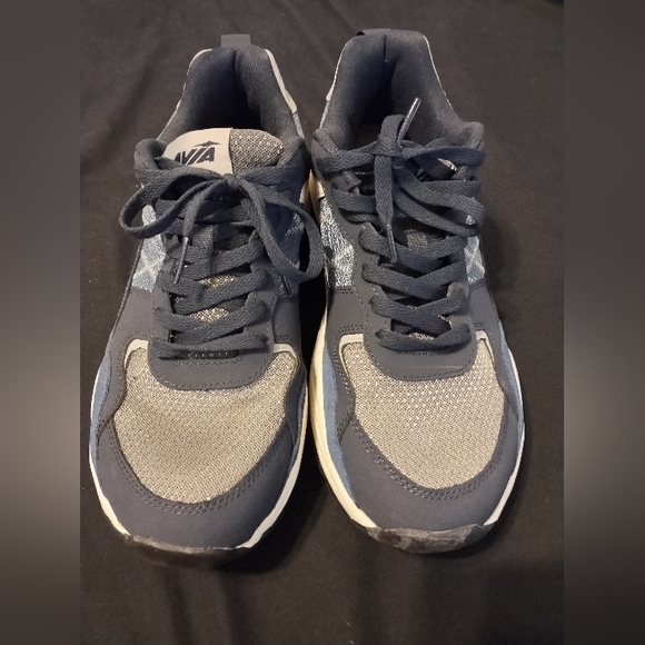 Men's AVIA Size 12 Cantilever Running Non Marking Athletic Shoes. Gently worn - Picture 2 of 5